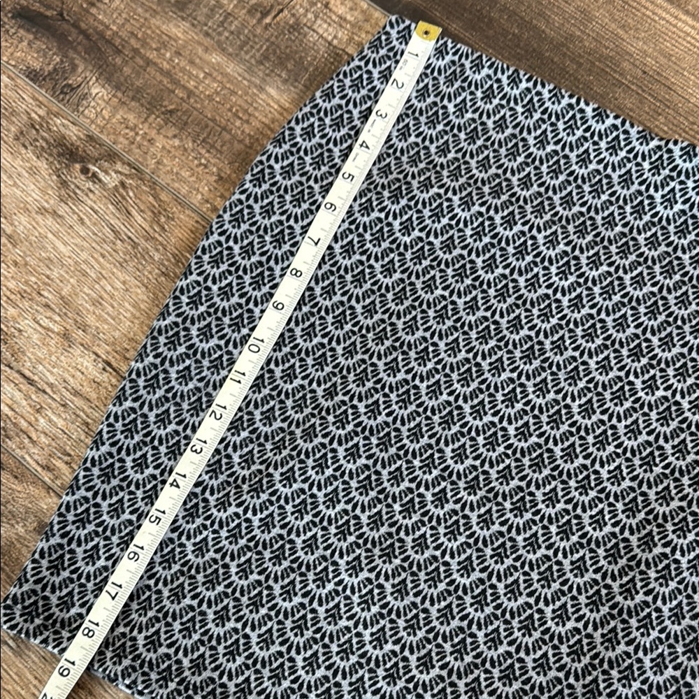 LOFT Stretchy Black and Grey Patterned Skirt - Picture 3 of 6